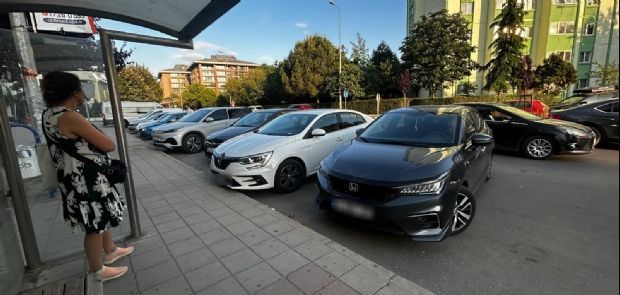 OTOBÜS DURAĞI DEĞİL, OTOPARK!